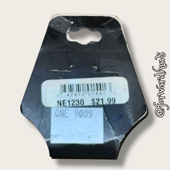 Bundle Sale 3 for $15 | Accessorize Me Butterfly Earrings - Picture 5 of 6